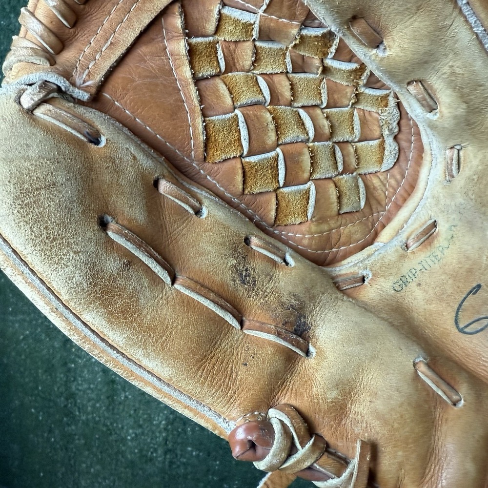 Wilson Signature A2124 George Brett 12" Baseball Glove RHT Signature Model - Picture 8 of 11